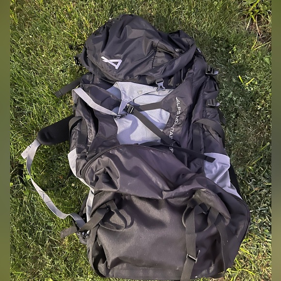 Alps Mountaneer expedition Black and Gray Backpack - Picture 3 of 7